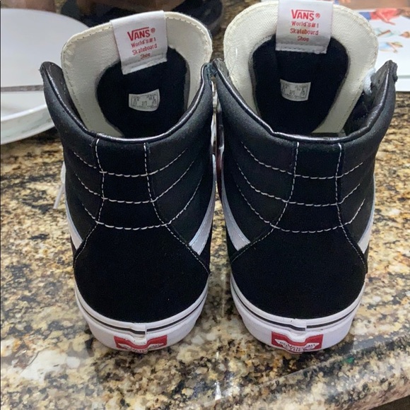 Vans - Picture 2 of 6